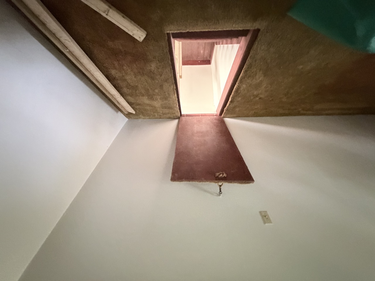 202 Dawson Dr — before work photo