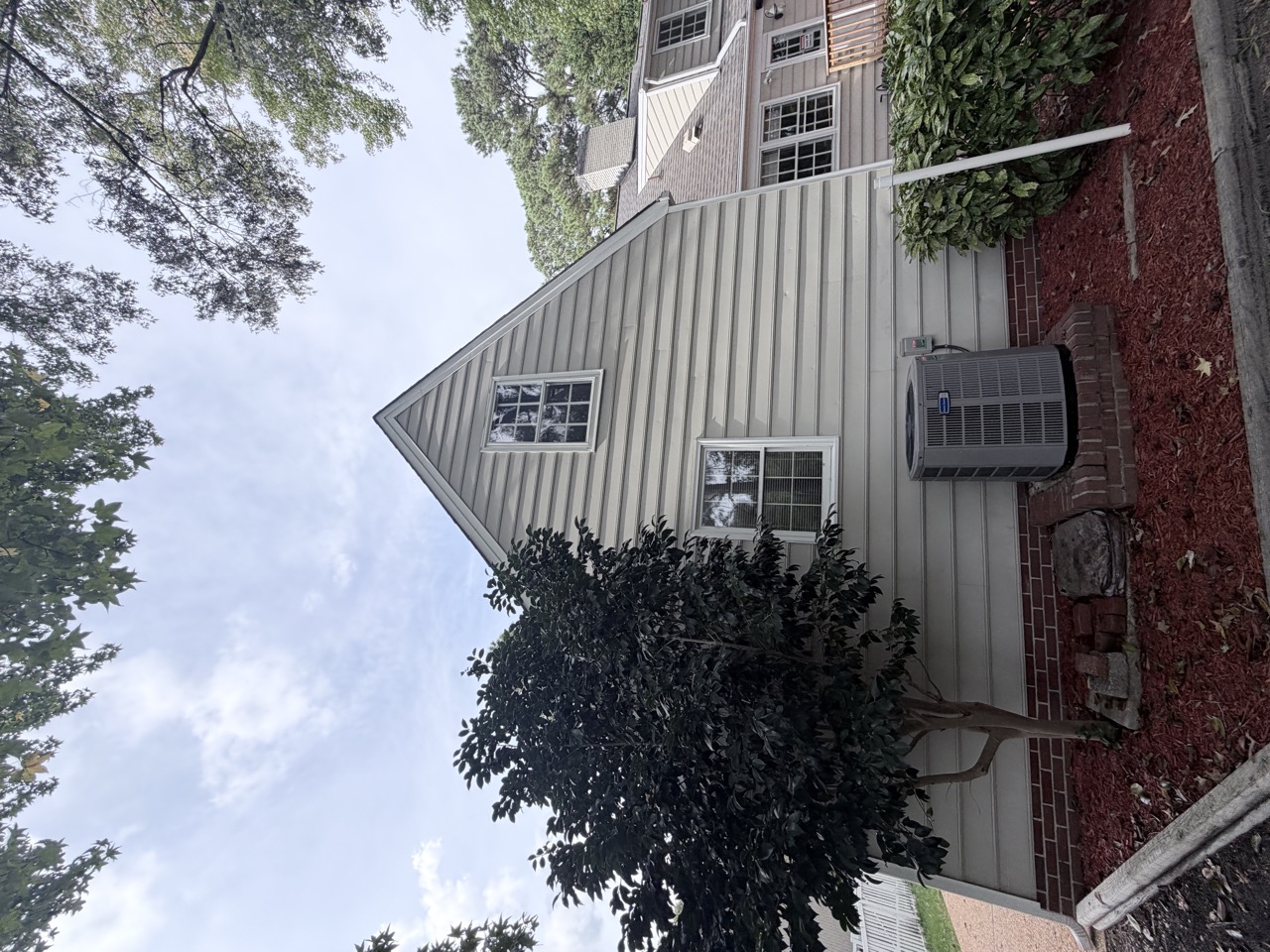 202 Dawson Dr — before work photo